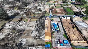The aftermath of the Eaton Fire in February, left, and December, 2025, looking north from Las Flores Drive in Altadena, CA. (Photo by Jeff Gritchen, Orange County Register/SCNG)
