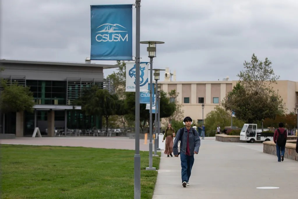 Students walk through campus at Cal State San Marcos on May 6, 2025. (Adriana Heldiz, CalMatters)
