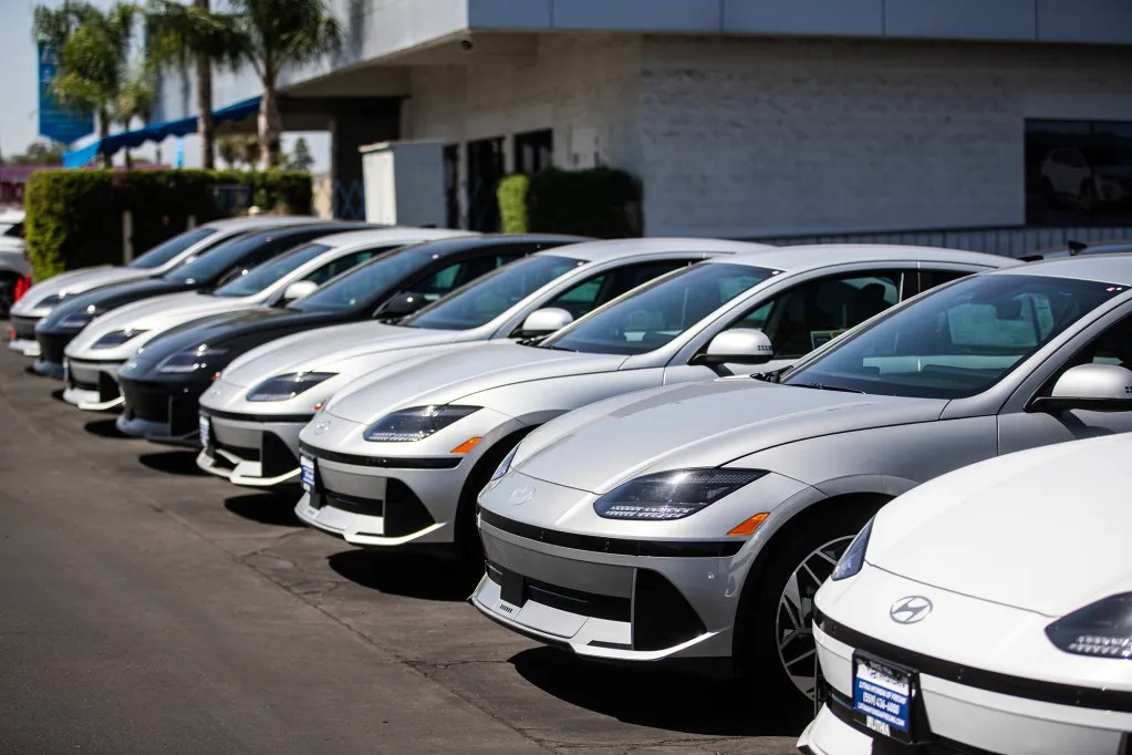 090723_EV_Lineup_LV_CM_10 A line up of electric vehicles at a Hyundai dealership in Fresno on Sept. 7, 2023. (Larry Valenzuela, CalMatters/CatchLight )Local