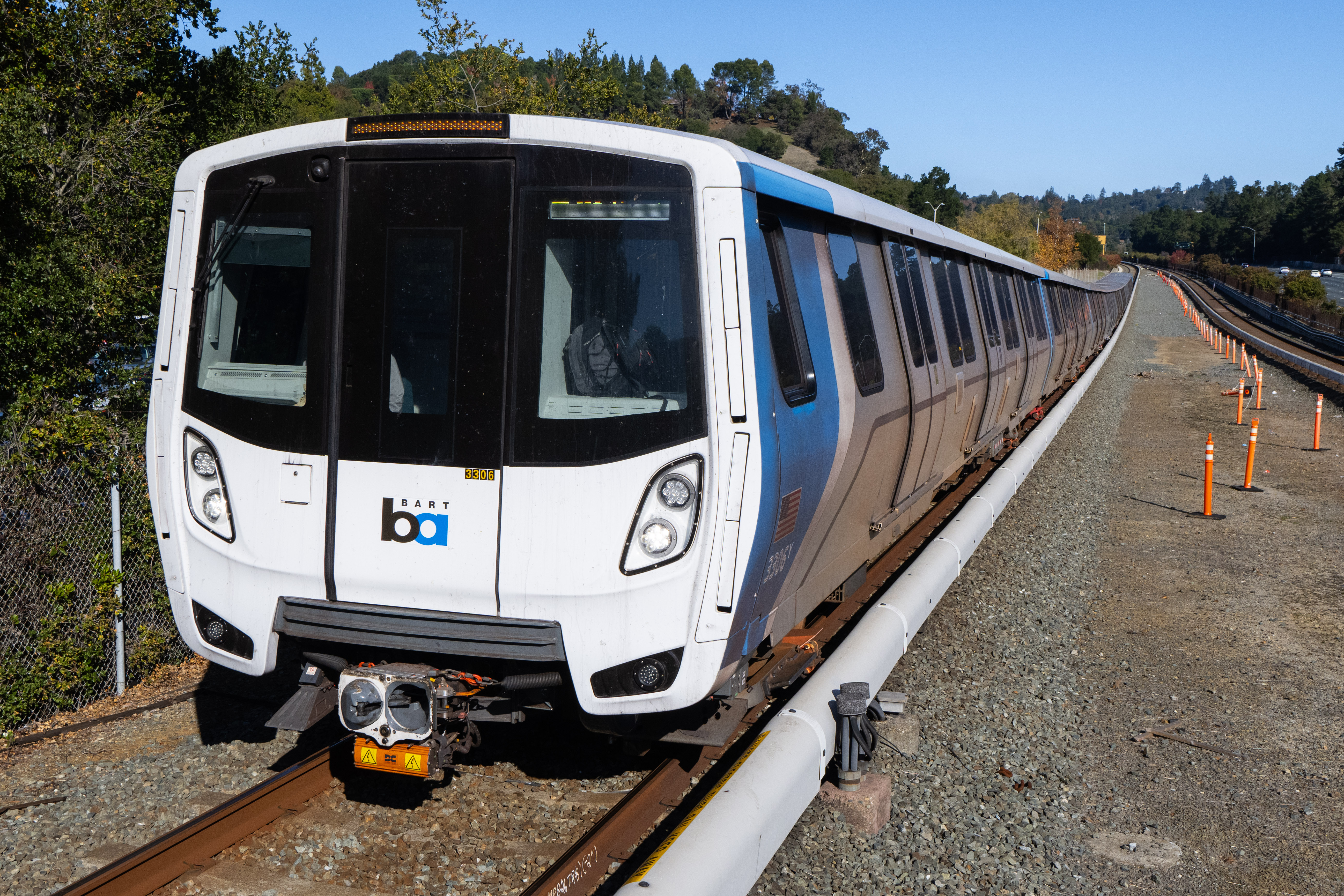 BART BREAKDOWNS A San Francisco bound BART train arrives at the Orinda Station in Orinda, Calif., on Monday, Dec. 8, 2025. (Jose Carlos Fajardo/Bay Area News Group)